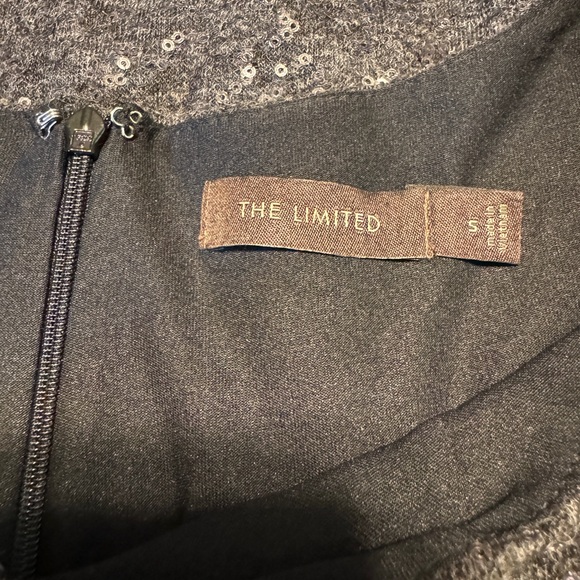 (S) THE LIMITED STRETCH BLACK SEQUIN GRAY BASE MIDI DRESS W/ RUCHING & BLACK BOW - Picture 5 of 7